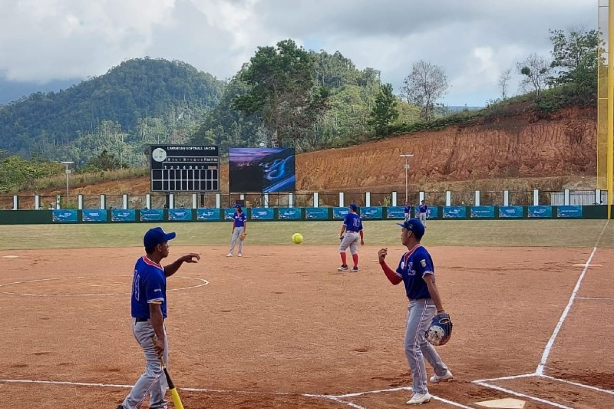 Sofbol putra Lampung lawan Sulteng awali pertandingan PON XX