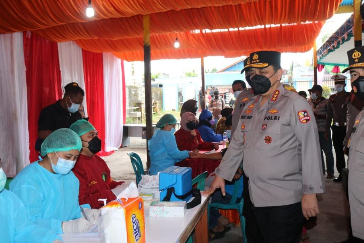 Police expedite vaccinations in Papua's Mimika ahead of PON