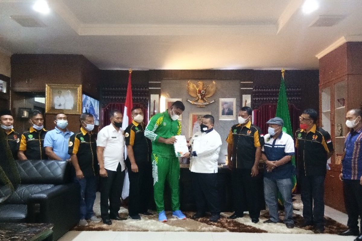 Didampingi KONI, Bupati berangkatkan atlet Tapsel menuju PON XX Papua