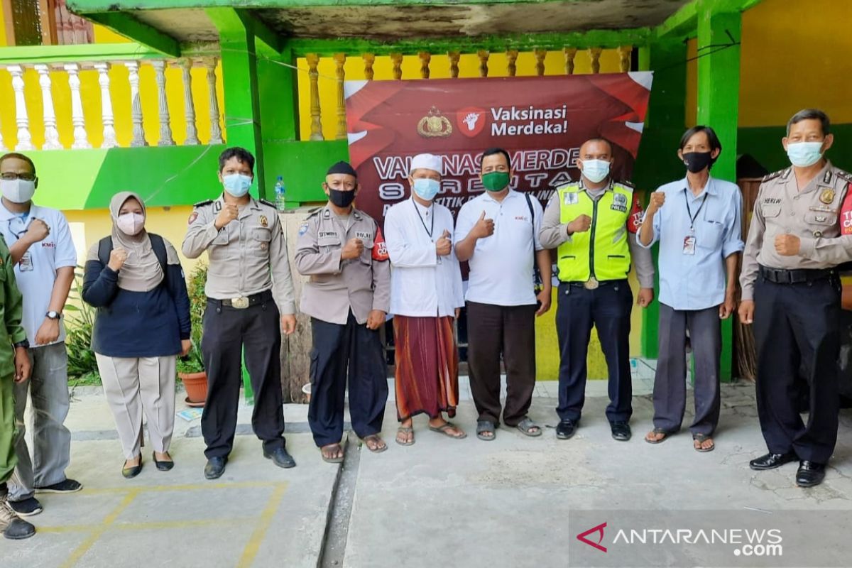 Vaksinasi di ponpes Kabupaten Bogor diawali shalawat "Thibbil Qulub"