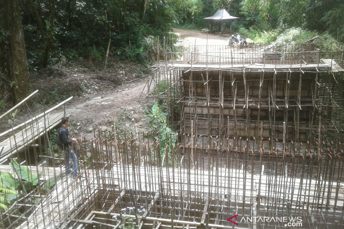 Pemkab Rejang Lebong lanjutkan pembangunan jembatan di Wisata Bukit Kaba