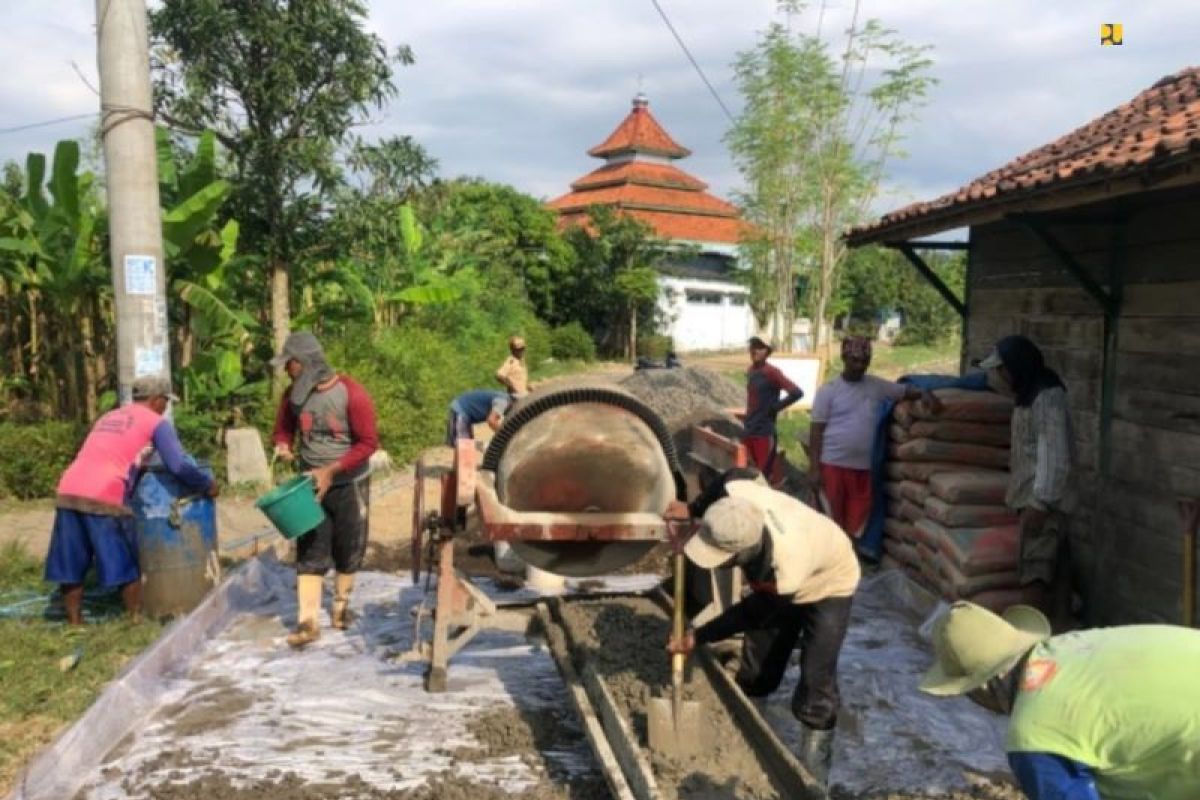 PUPR sebut padat karya tunai permukiman serap 300.000 tenaga kerja