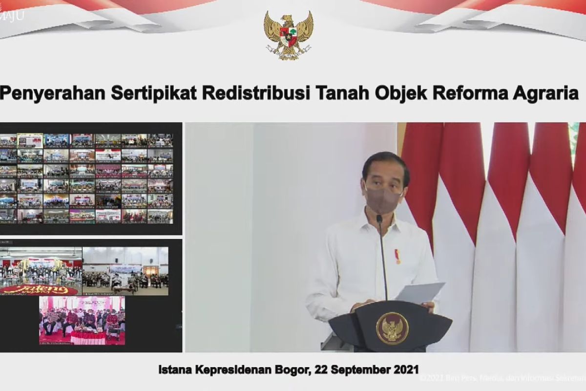 Presiden Jokowi serahkan sertifikat redistribusi tanah objek reforma agraria