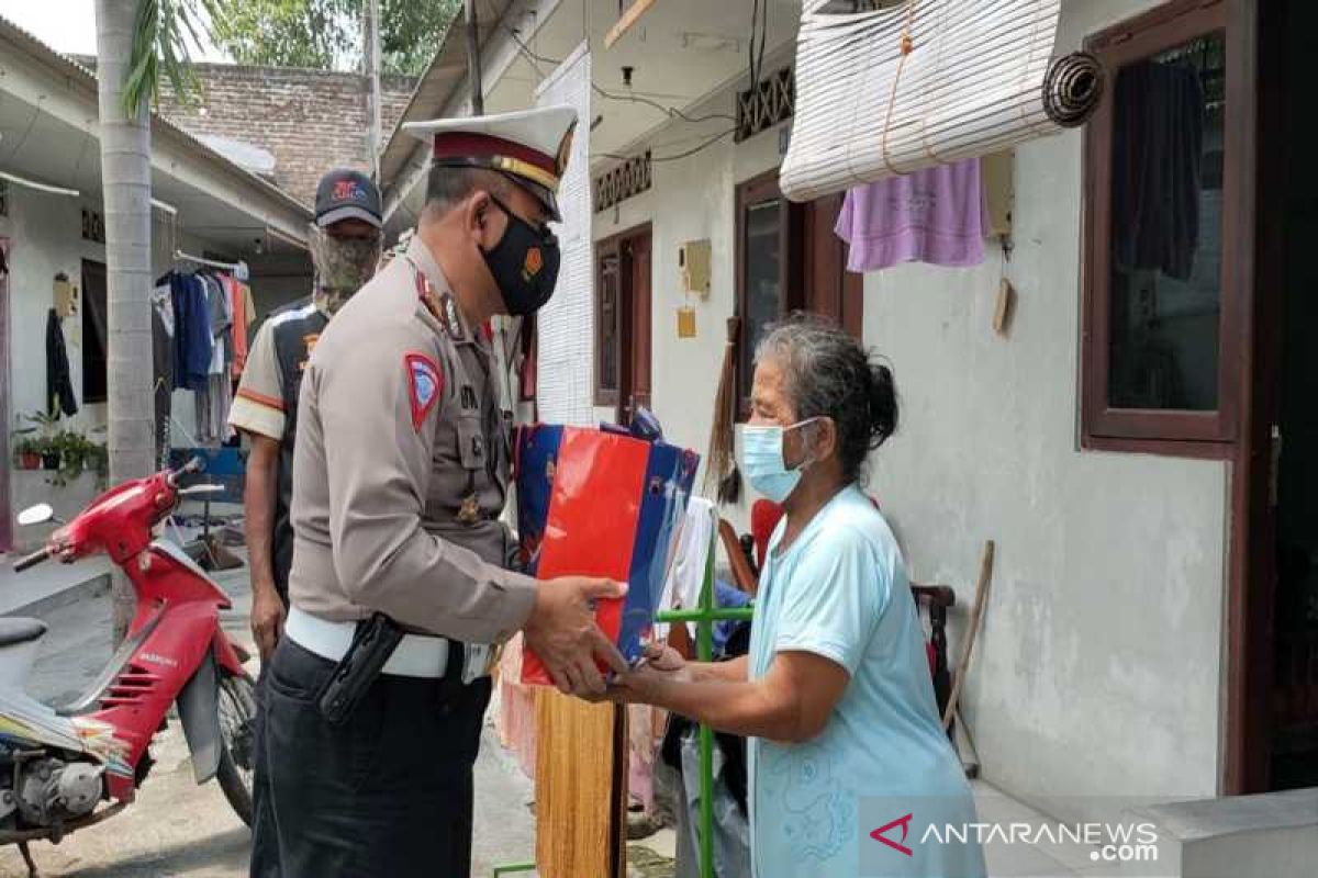 Polres Kota Surakarta bagikan 1.500 paket sembako masyarakat terdampak