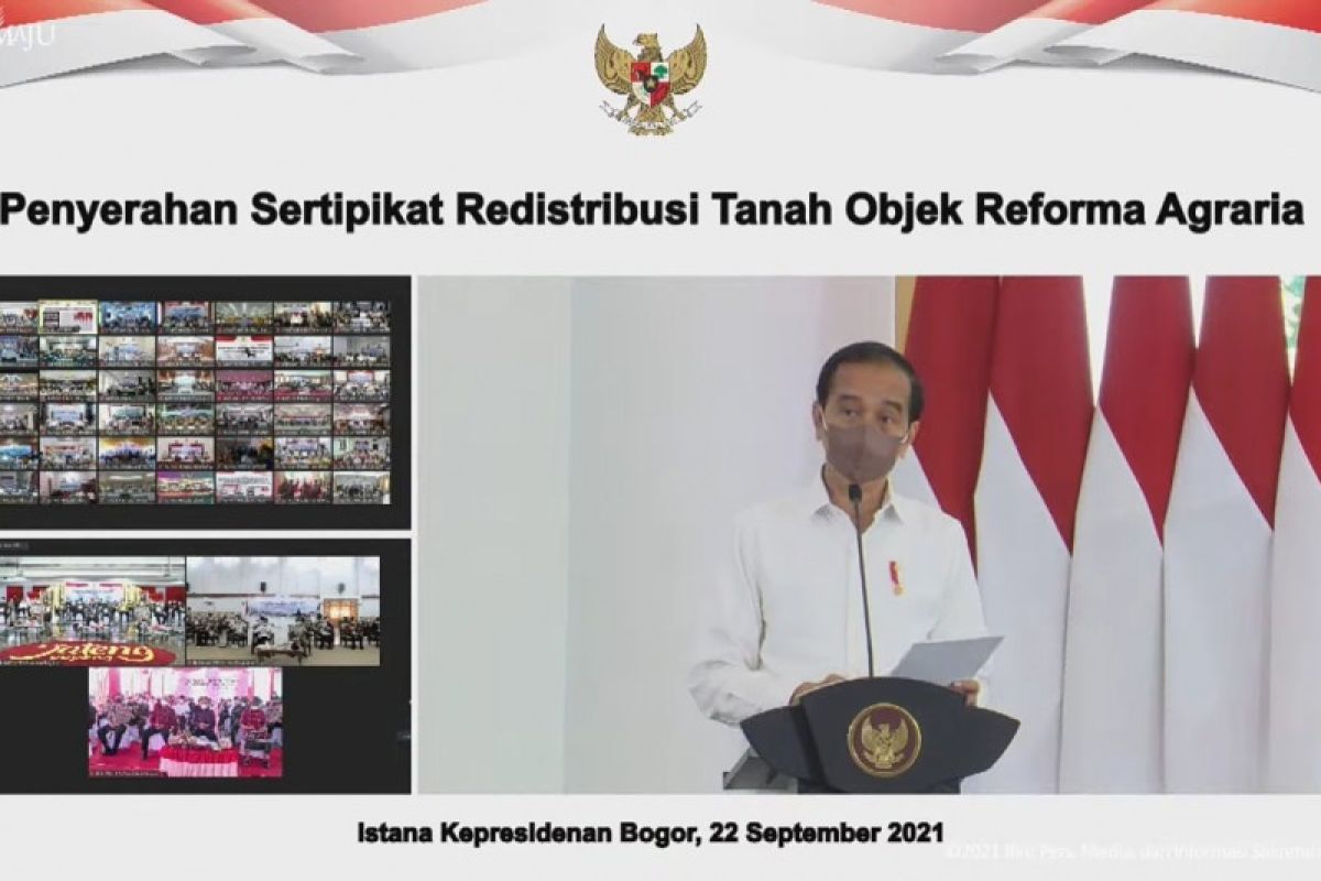 Presiden Joko Widodo serahkan sertifikat redistribusi tanah objek reforma agraria