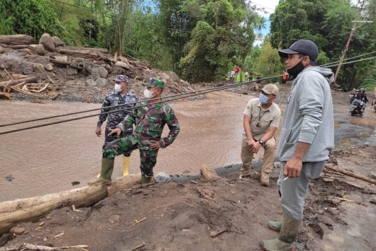 TNI AL bantu warga tertimpa bencana di Minahasa Tenggara
