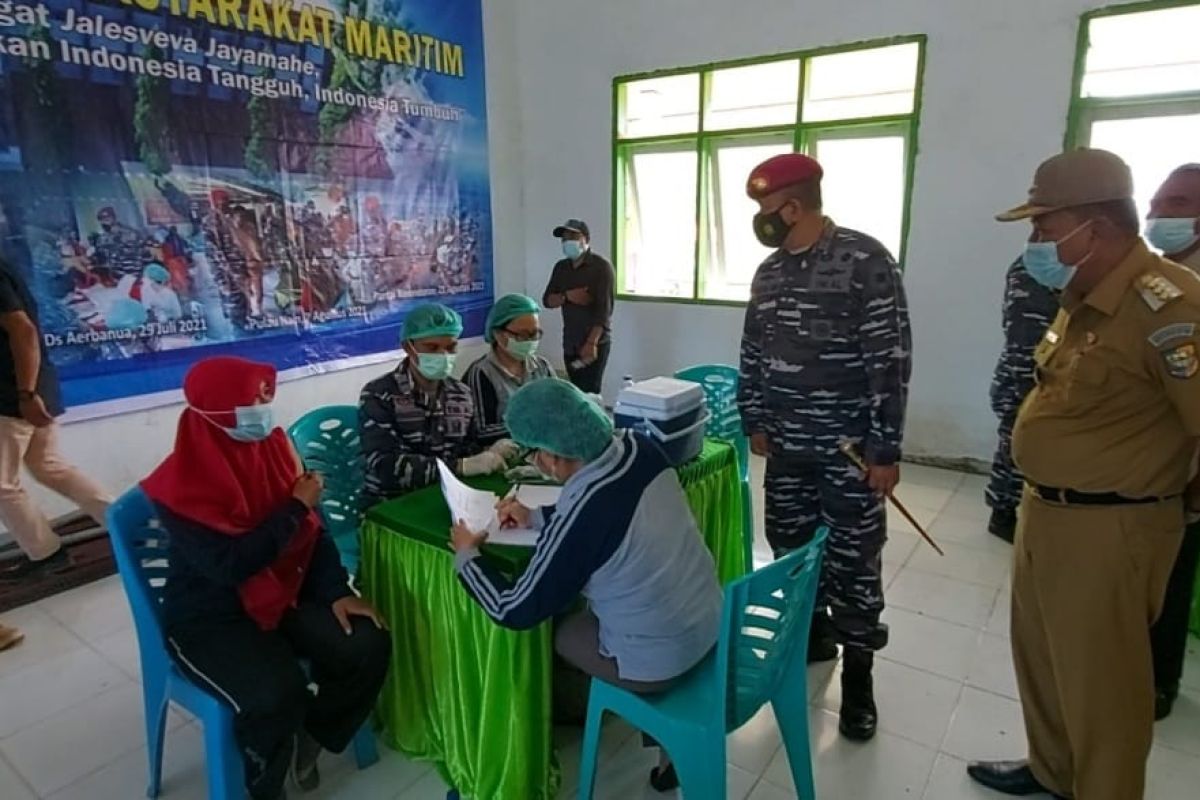Lantamal VIII Manado gelar Serbuan vaksinasi  masyarakat maritim di Sangkup