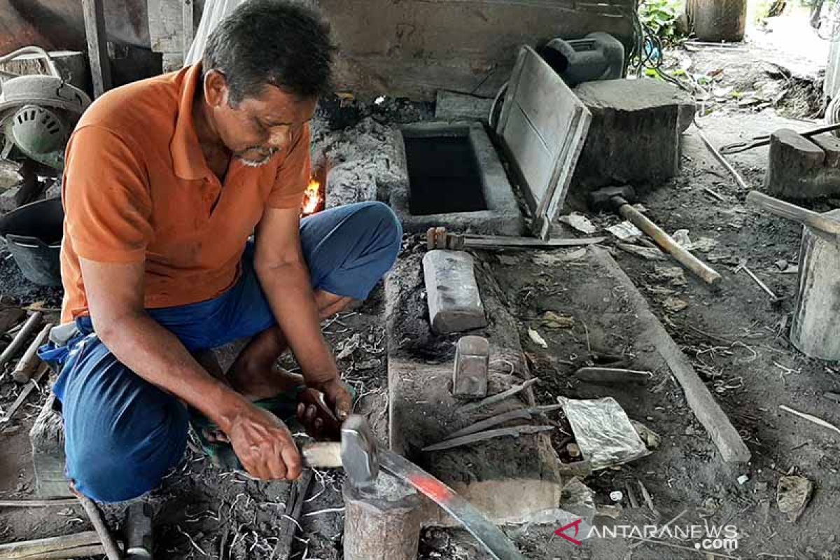 Usaha kerajinan besi di Aceh tetap bertahan di era produk pabrikan