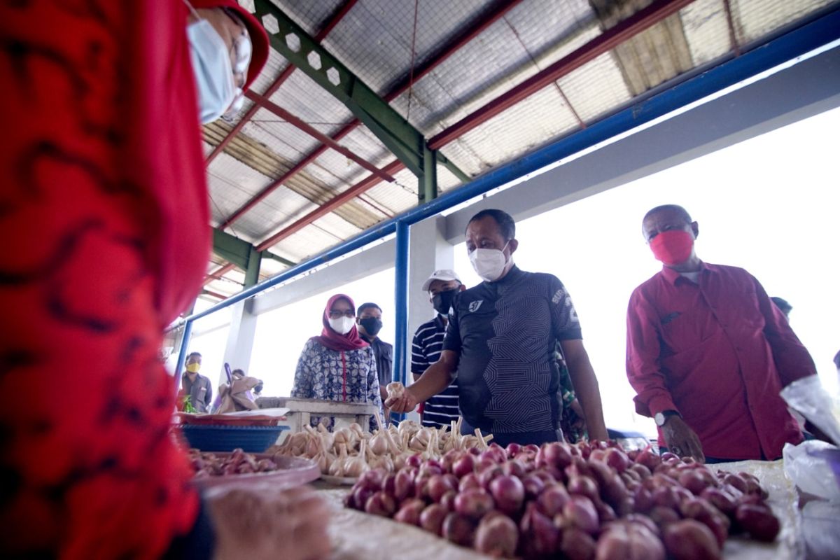 Wawali Armuji minta setiap pasar di Kota Surabaya terkoneksi wifi