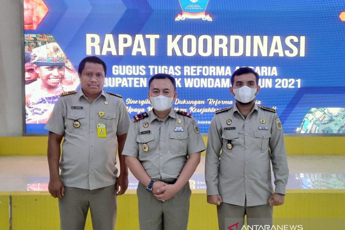 Kementerian ATR sertifikasi 1.000 bidang tanah masyarakat Teluk Wondama