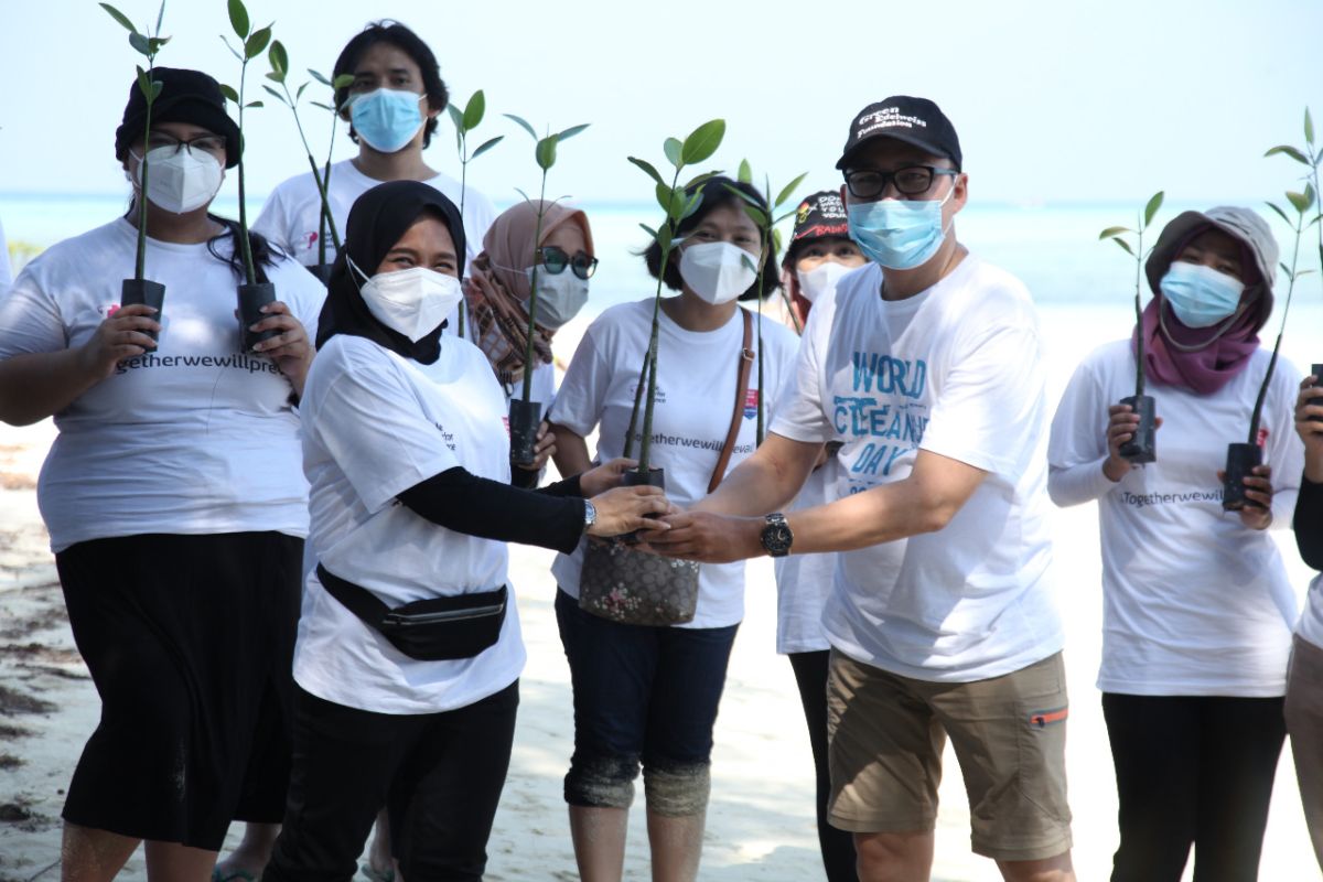 Teleperformance Indonesia tanam 2.000 bibit mangrove di Kepulauan Seribu