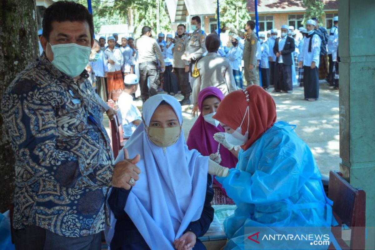 Pemkot Padangsidimpuan gelar vaksinasi di Pondok Pesantren