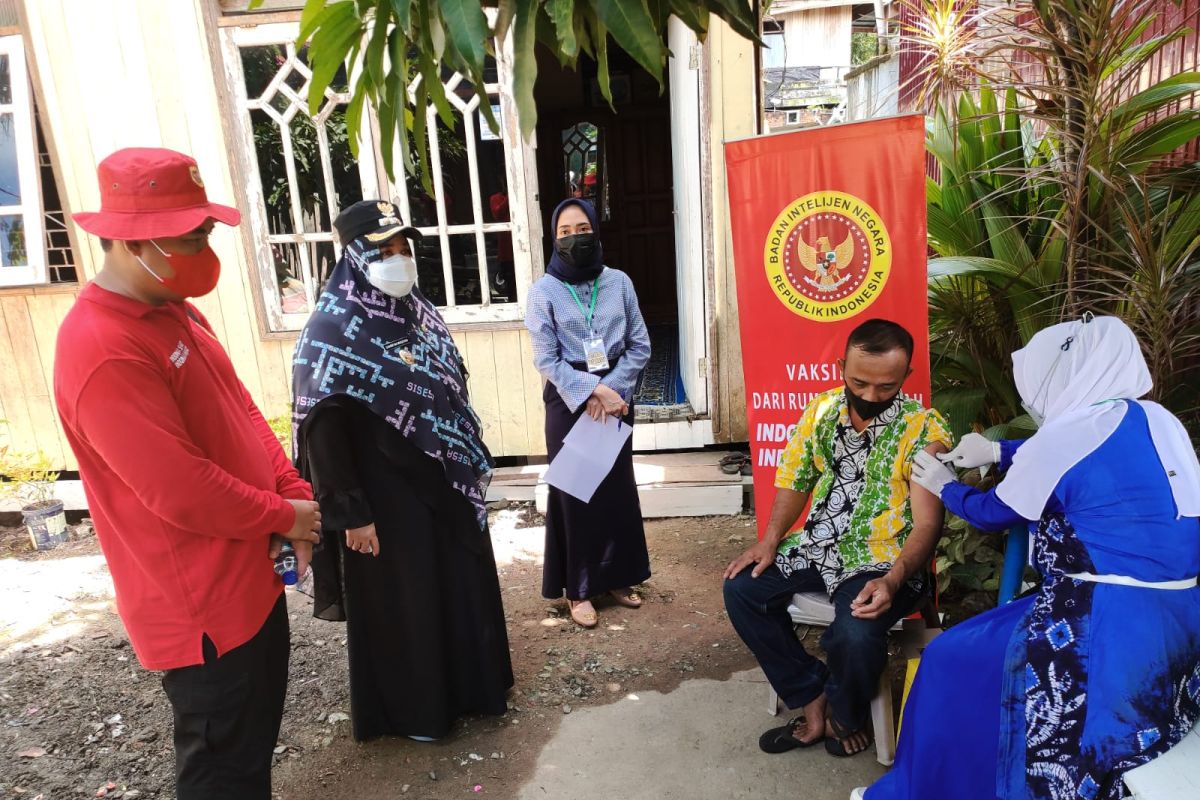 BINDA Kaltim gelar vaksinasi door to door bagi warga Desa Senaken