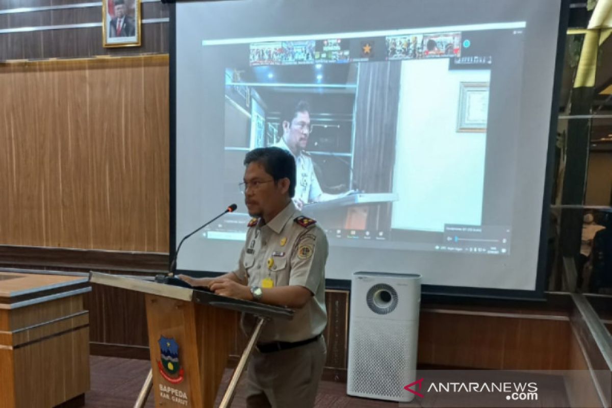 BPN Garut serahkan 1.100 sertifikat redistribusi tanah kepada warga