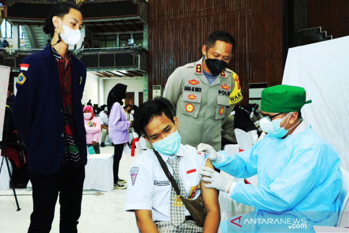 Police prepare 2,100 doses of vaccine for Banjarmasin students