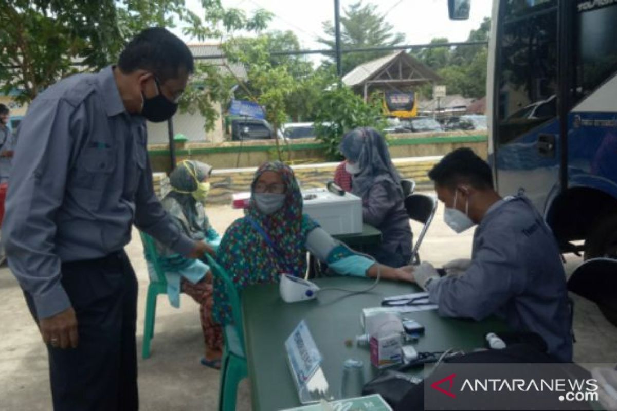 Sabrina kagumi mobil sehat PT Timah, berobat gratis di atas mobil