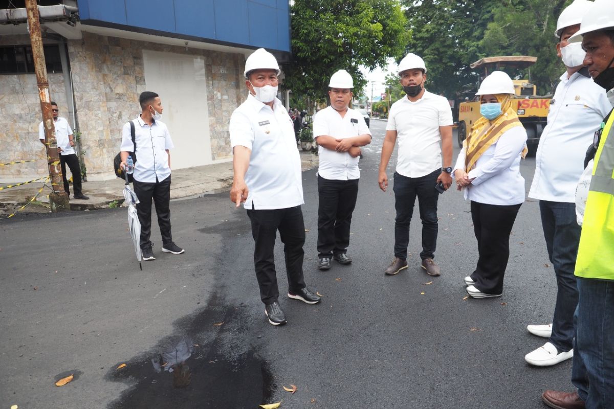 Wali Kota Sibolga tinjau perbaikan jalan, Wali Kota: Jalan harus tahan 15 tahun
