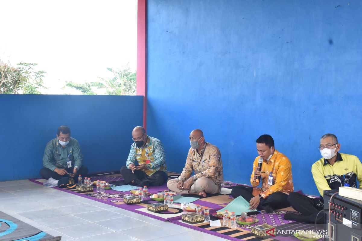 Asisten Pemerintahan minta para camat di Tanah Laut ikut mengawasi distribusi LPG 3 kg