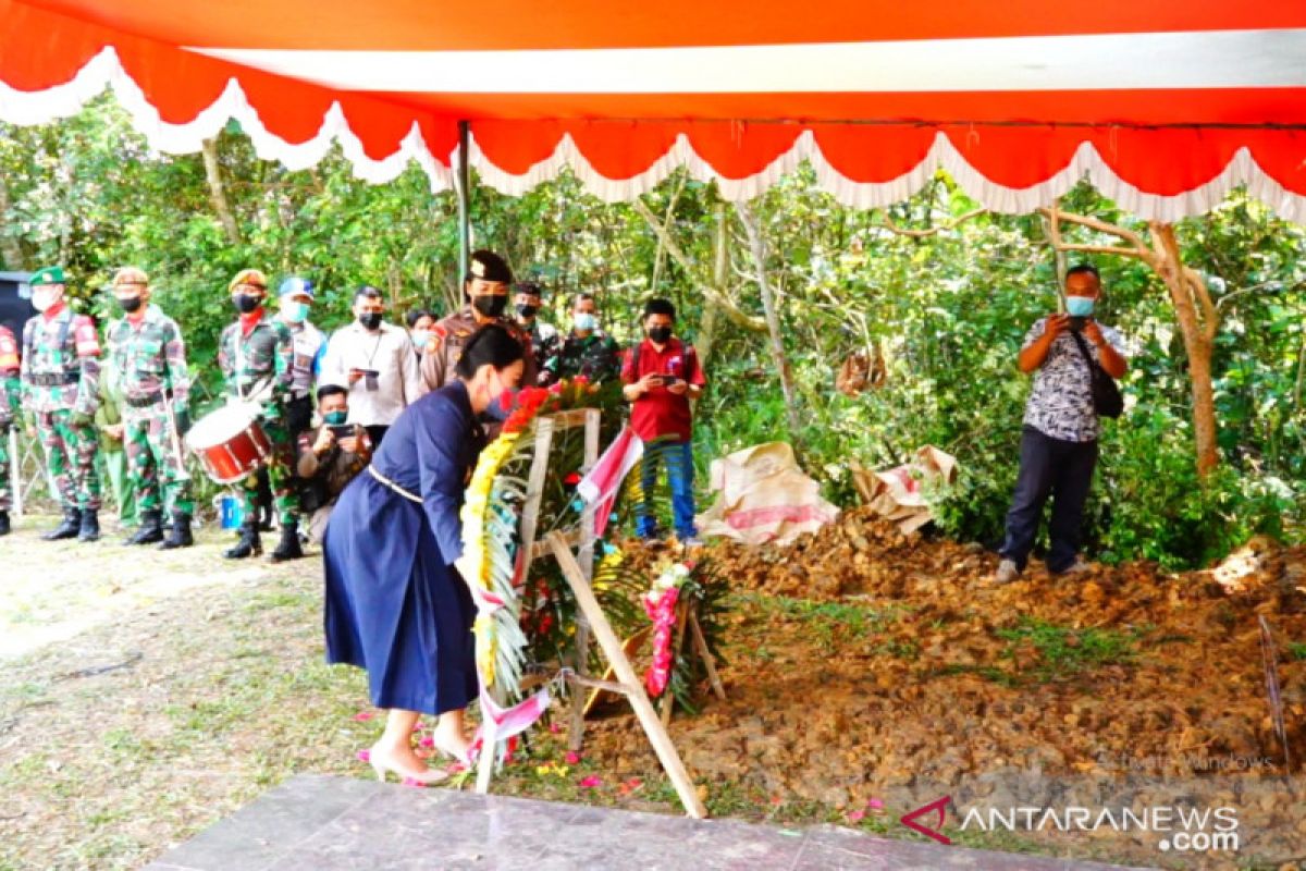 Bupati Landak serahkan jenazah Praka Anumerta Ida Bagus kepada Korem 121