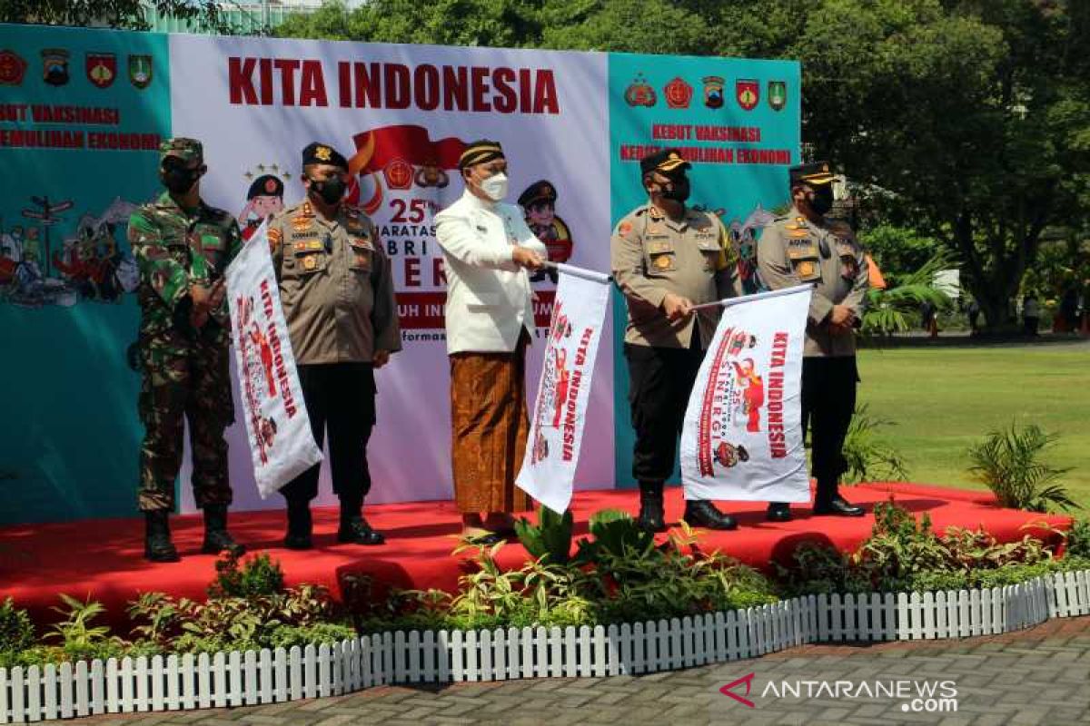 Alumni Akabri 1996 bagikan ribuan paket sembako di Solo