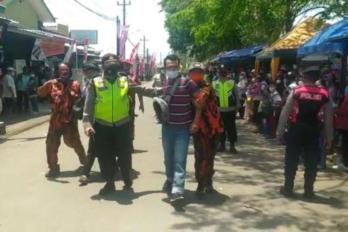 Polisi amankan dua warga saat kunjungan Presiden di Cilacap