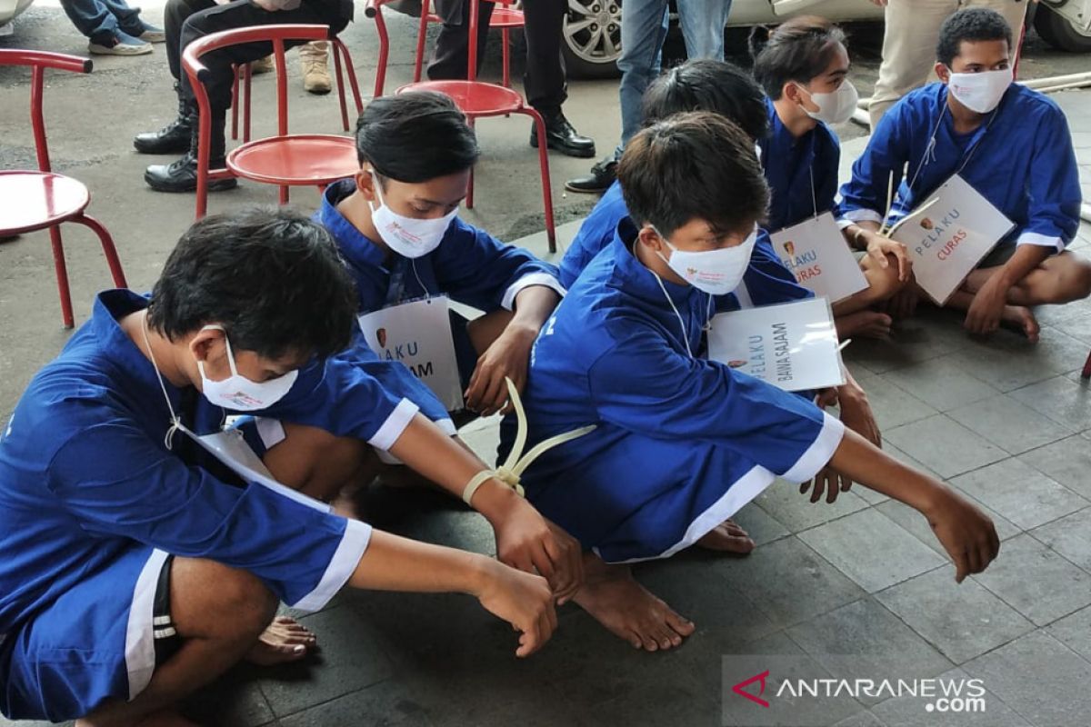 Polresta Bogor Kota tangkap 15 tersangka kasus tawuran dan curas dari delapan lokasi