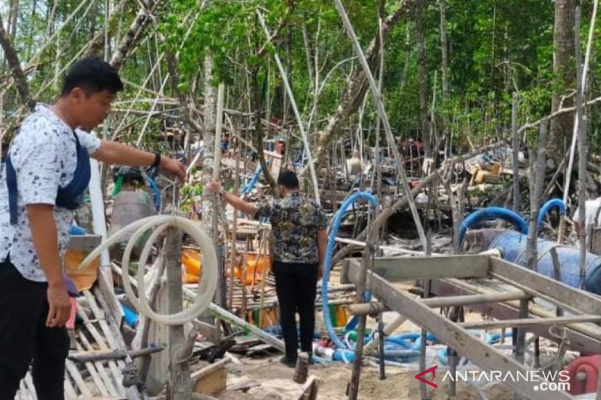 Polisi tertibkan tambang liar bijih timah di hutan mangrove Belolaut Babel