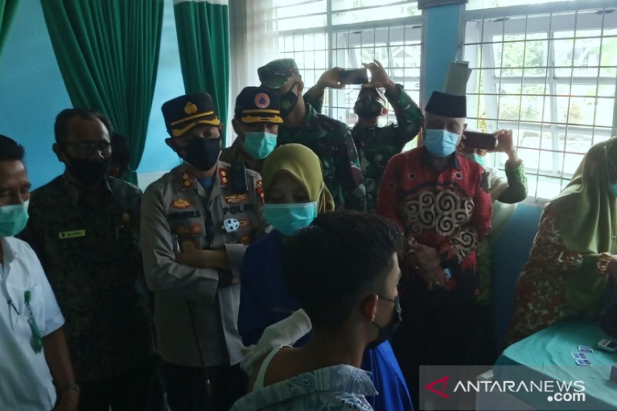 1.016 siswa SMAN 1 Tanjungmutiara Agam divaksin COVID-19