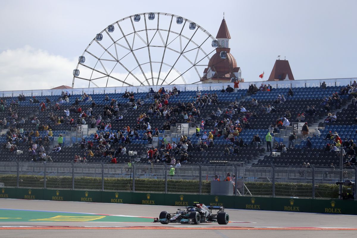 Bottas pimpin finis 1-2 Mercedes di FP1 GP Rusia