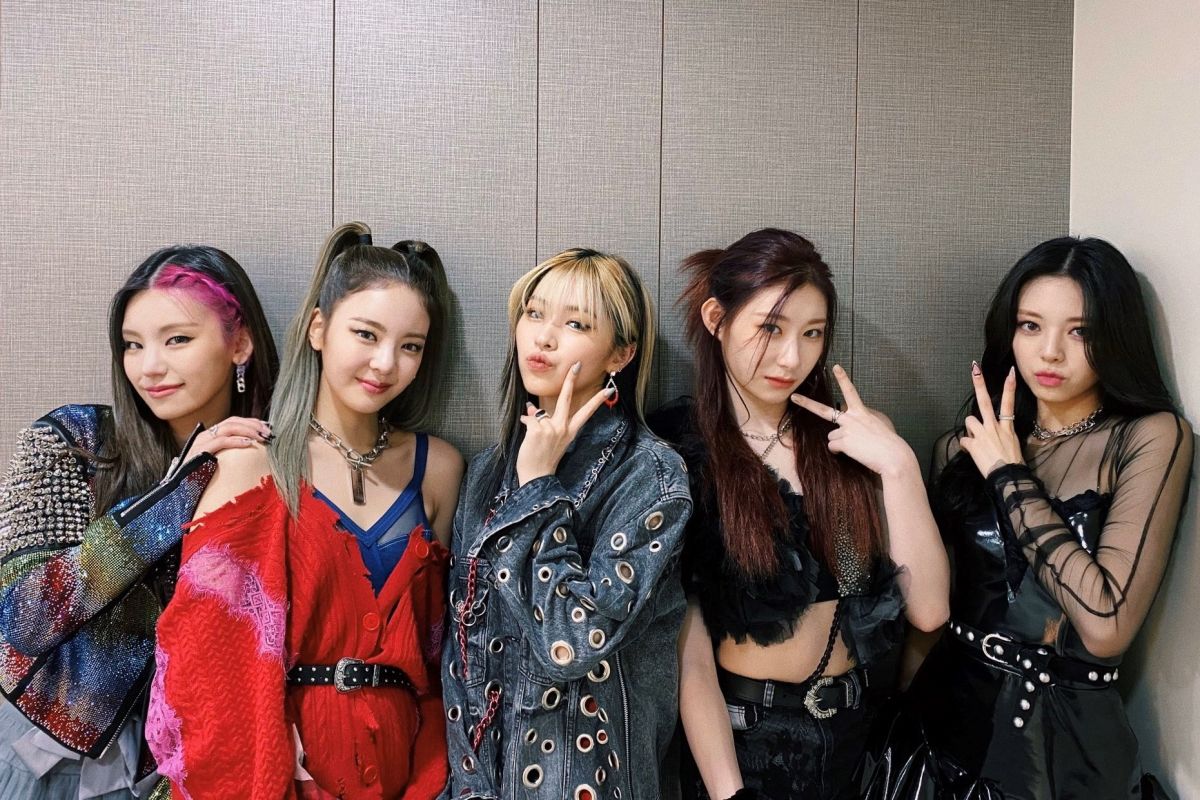 ITZY tunjukkan kepercayaan diri lewat "Crazy in Love"