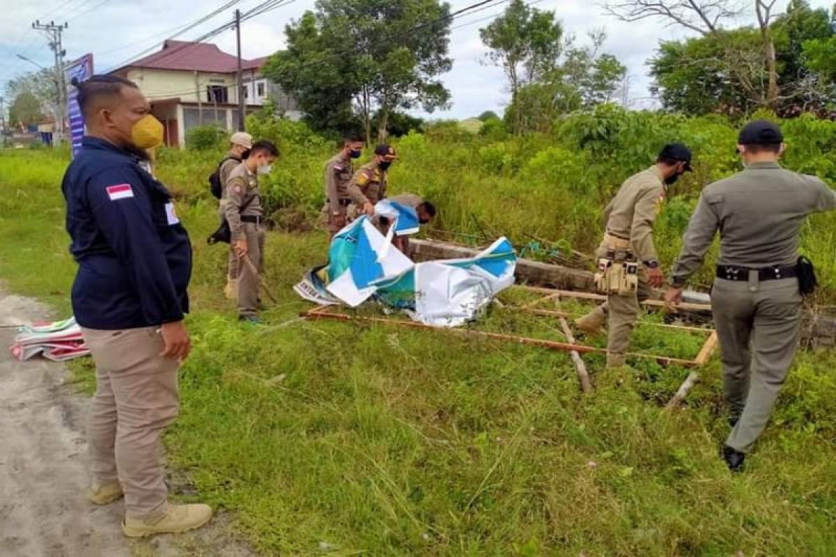 Satpol PP Katingan tertibkan reklame ilegal