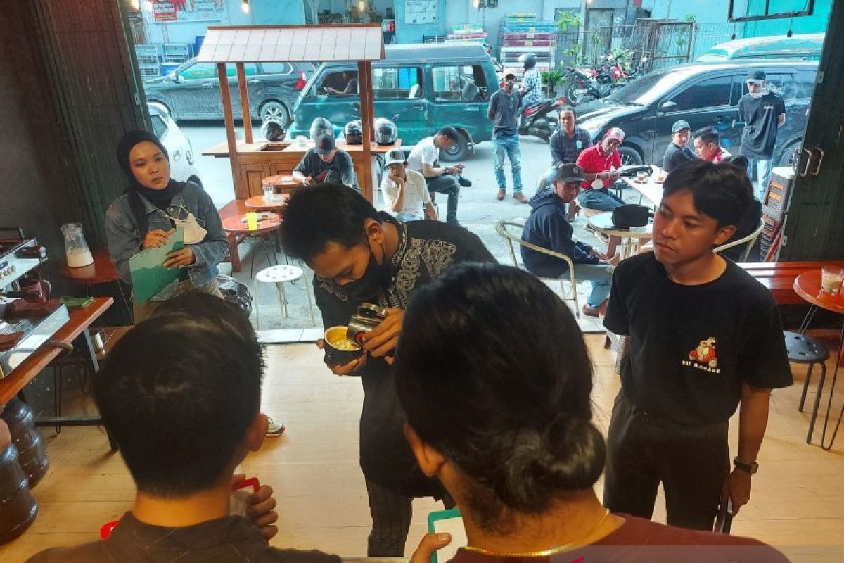 Pekerja kopi Jayapura gelar lomba "Latte Art" untuk edukasi milenial