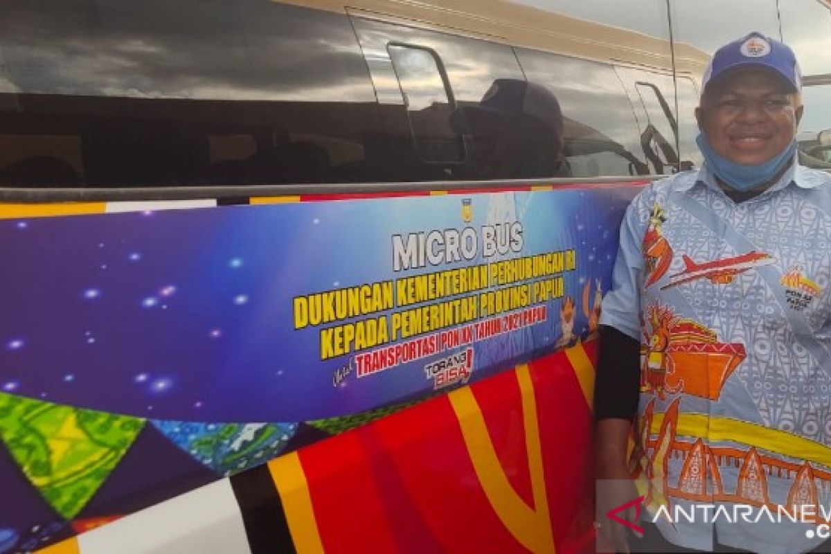 Naomi Demotekay satu-satunya supir perempuan minibus PON XX Papua