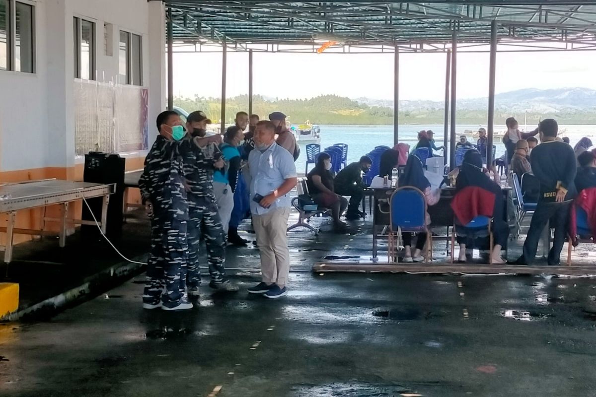 TNI dan Polri gelar Serbuan Vaksinasi di TPI Kwandang Gorontalo Utara