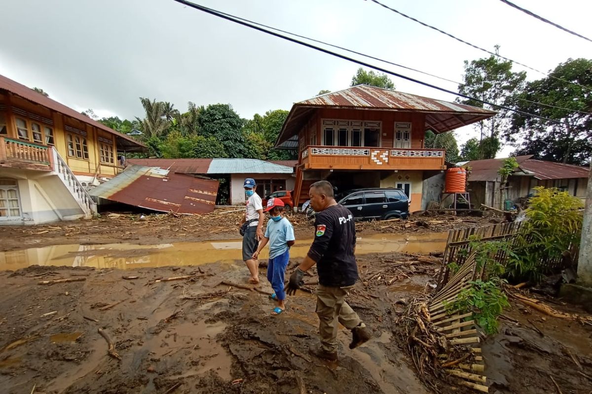 Bupati Minahasa Tenggara minta bencana banjir tidak dieksploitasi