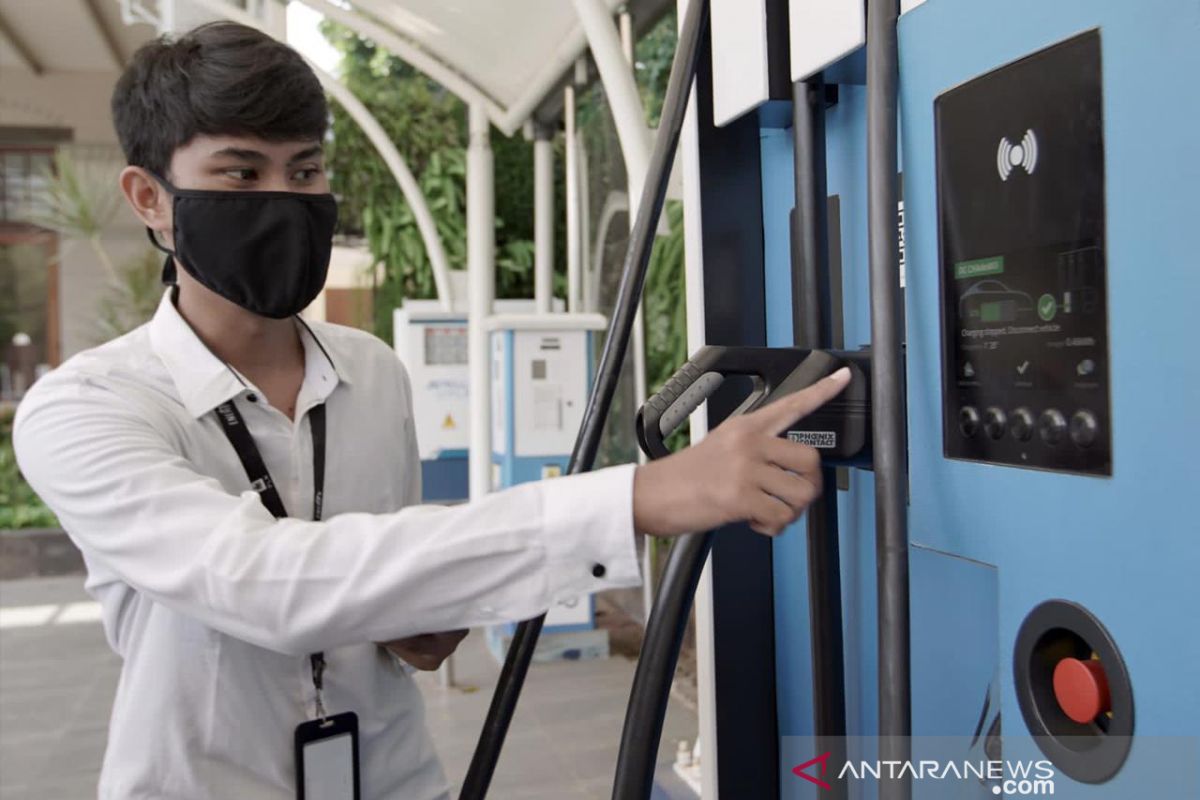 PLN Sulselrabar bangun tiga stasiun kendaraan listrik pada 2021