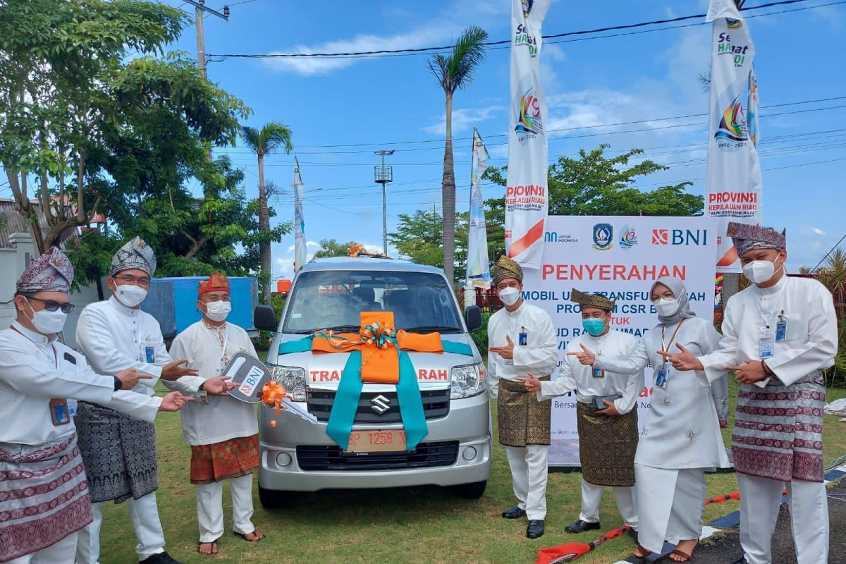 BNI serahkan satu unit mobil transfusi darah di momentum HUT Kepri, gubernur apresiasi