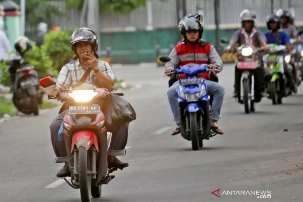 UU Lalin: Pengendara yang merokok bisa pidana