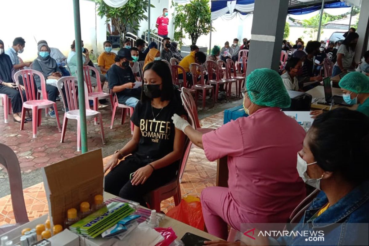 Bank Danamon tuntaskan vaksinasi pedagang di lingkungan Pasar Sleman