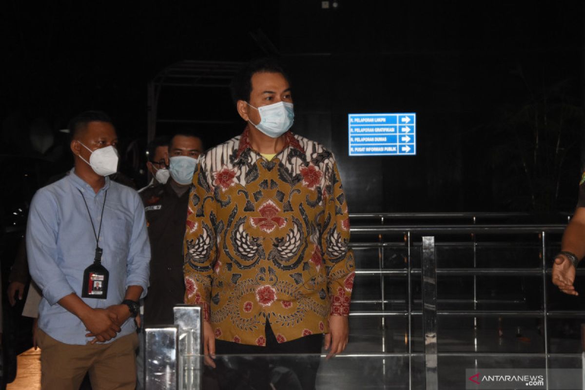 Wakil Ketua DPR  Azis Syamsuddin diduga suap eks penyidik Stepanus Robin Rp3,1 miliar
