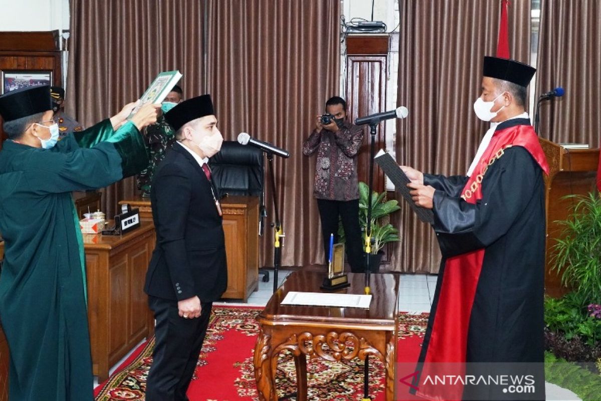 Herman Sofyan tidak hadir, Beny Yusrial resmi dilantik sebagai Ketua DPRD Kota Bukittinggi