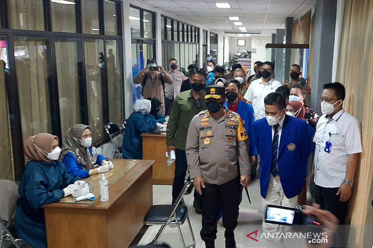 Polda Jawa Tengah vaksinasi 26.000 mahasiswa di sembilan lokasi