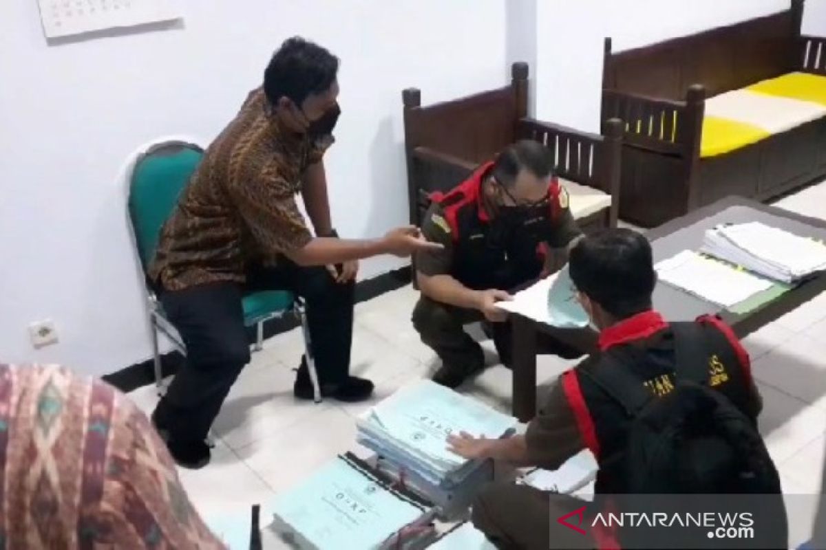 Kejari Madiun tahan satu tersangka korupsi PBB-P2, seorang lagi mangkir