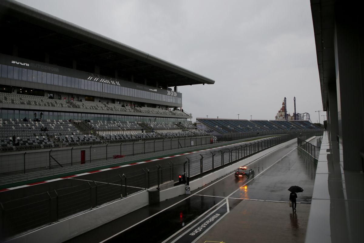 Cuaca buruk batalkan FP3 GP Rusia