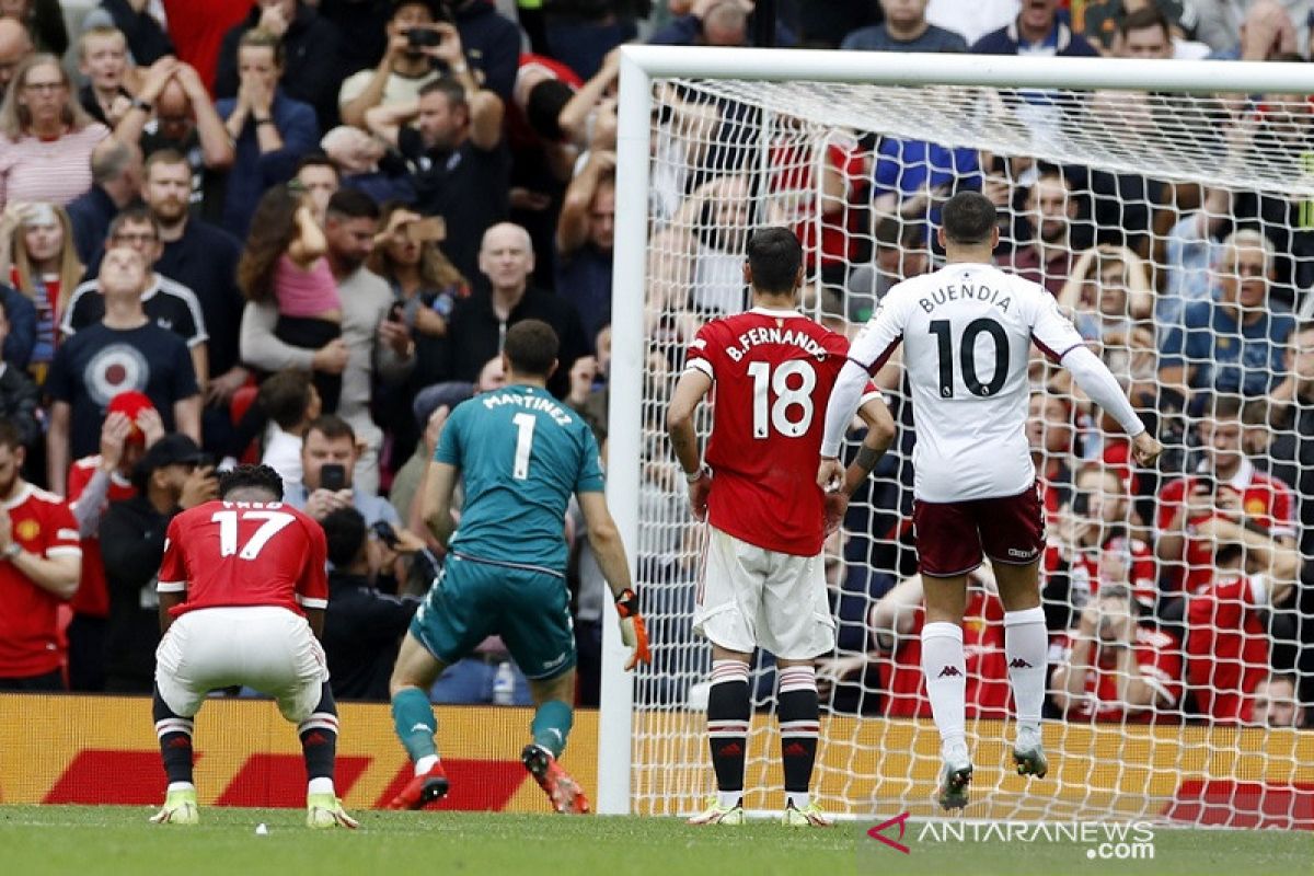 Fernandes gagal penalti di injury time, Man United telan kekalahan atas Aston Villa