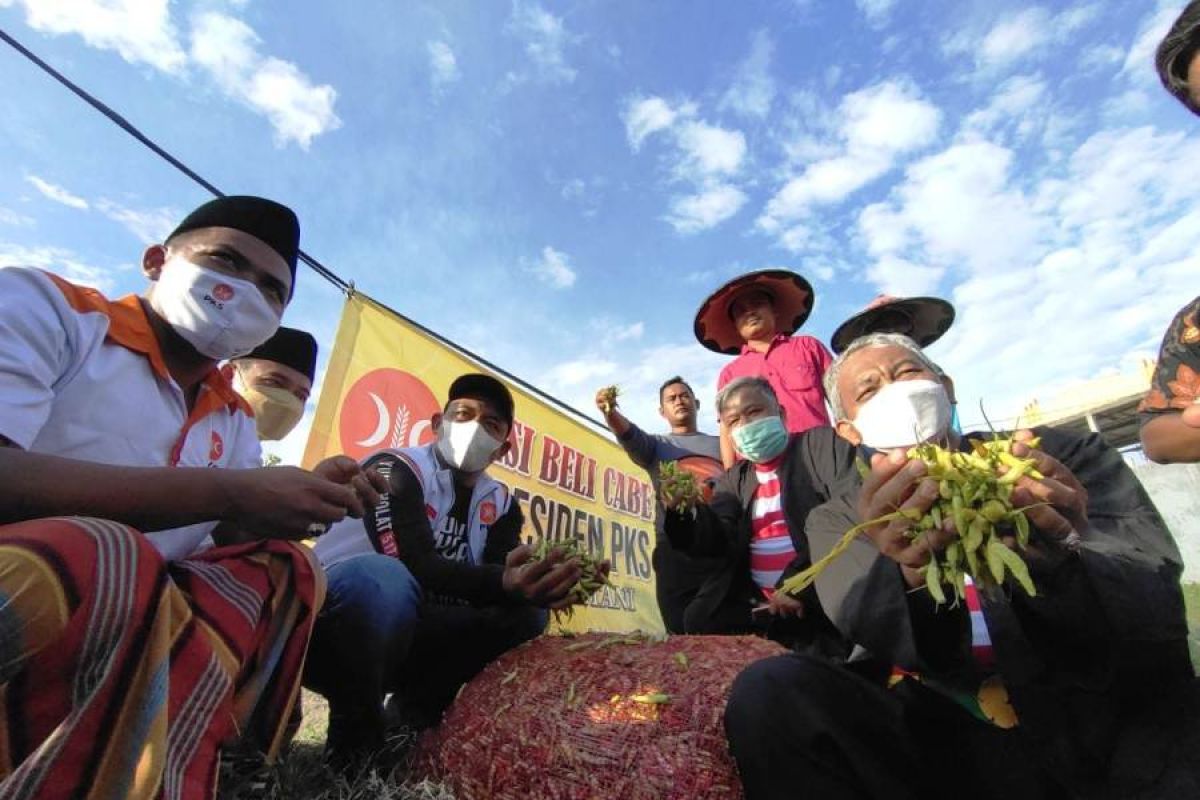 Perjuangkan petani garam dan cabai, PKS Jatim beri instruksi pengurus