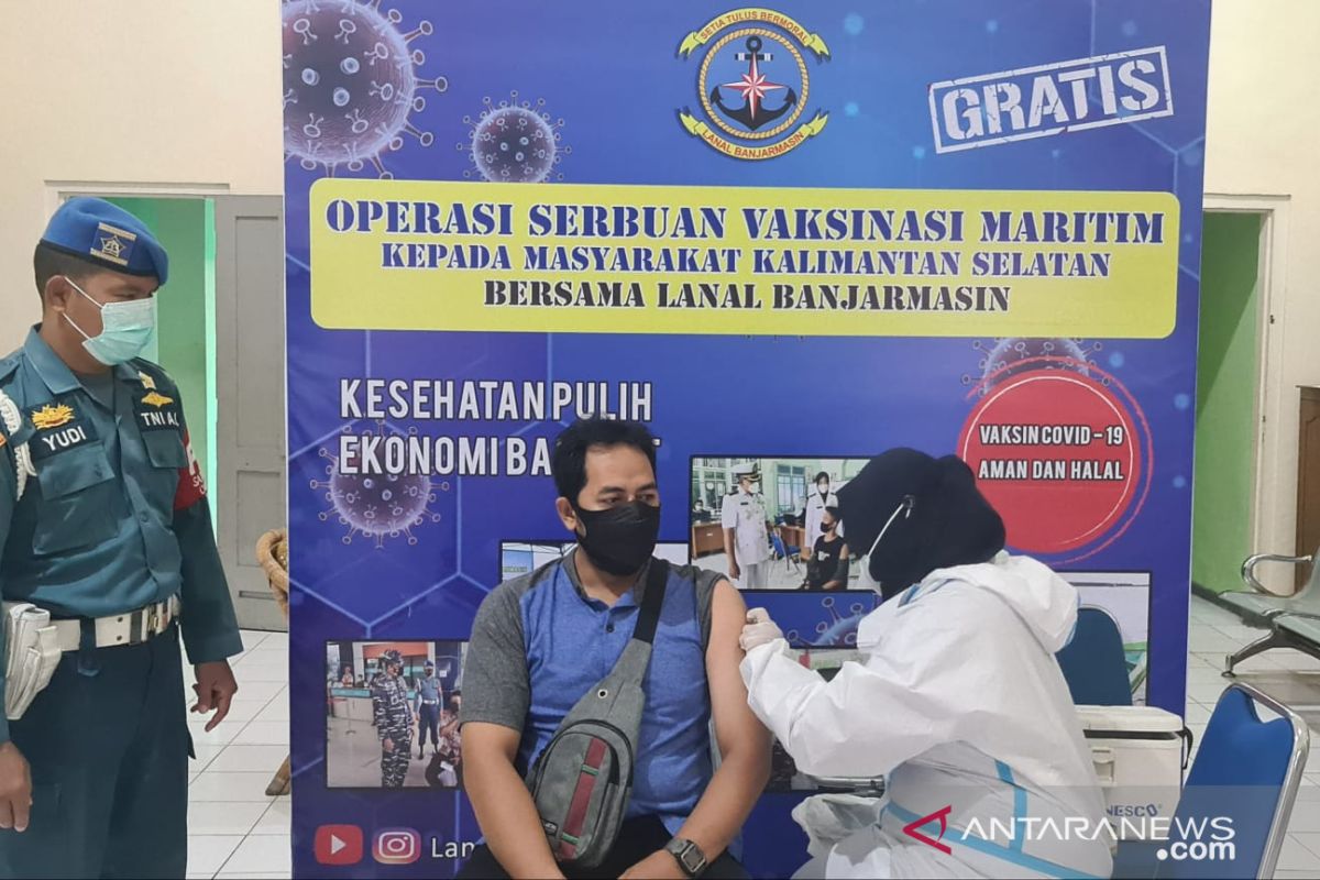 Serbuan vaksin maritim TNI AL berhasil suntik 14.005 warga Kalsel