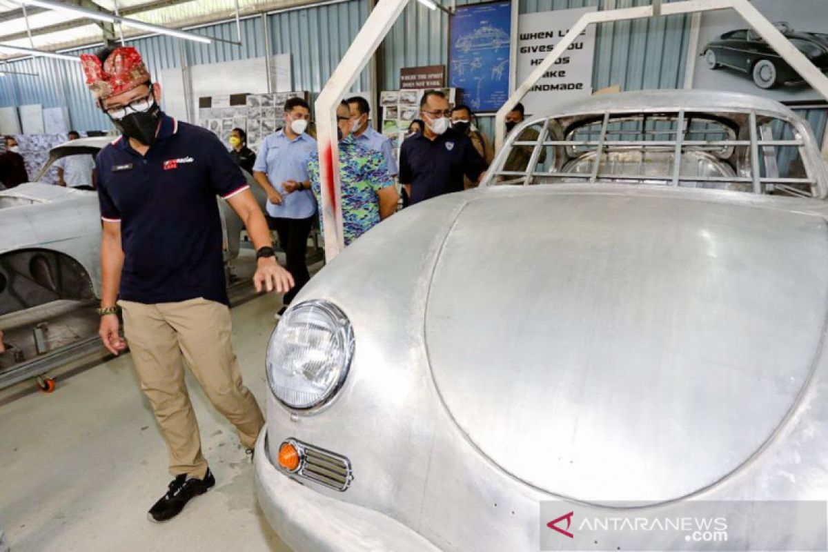 Menparekraf apresiasi inovasi bengkel restorasi mobil klasik di Bali