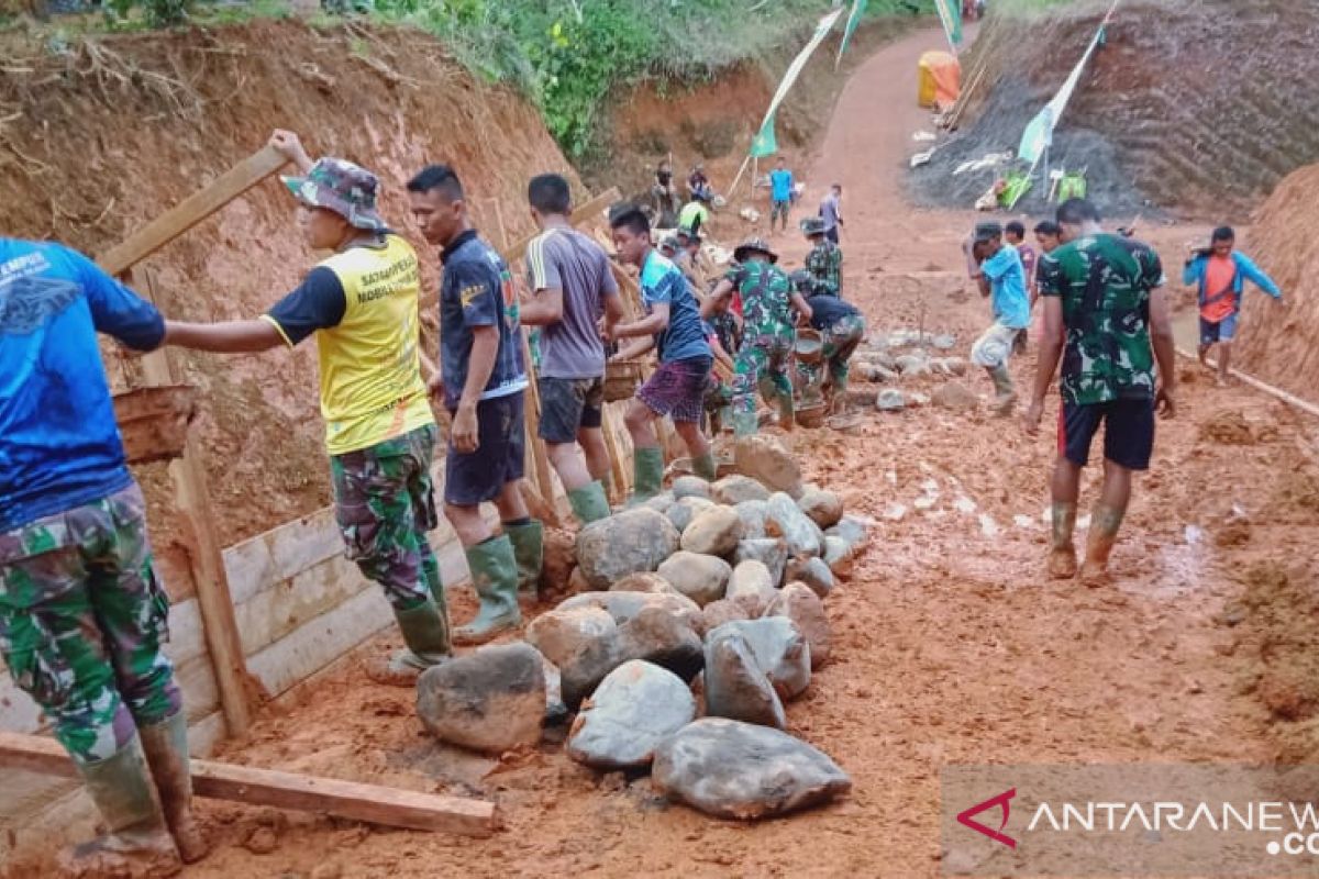 Satgas TMMD ke-112 Kodim Sangihe sudah kerjakan perintisan jalan 1 km