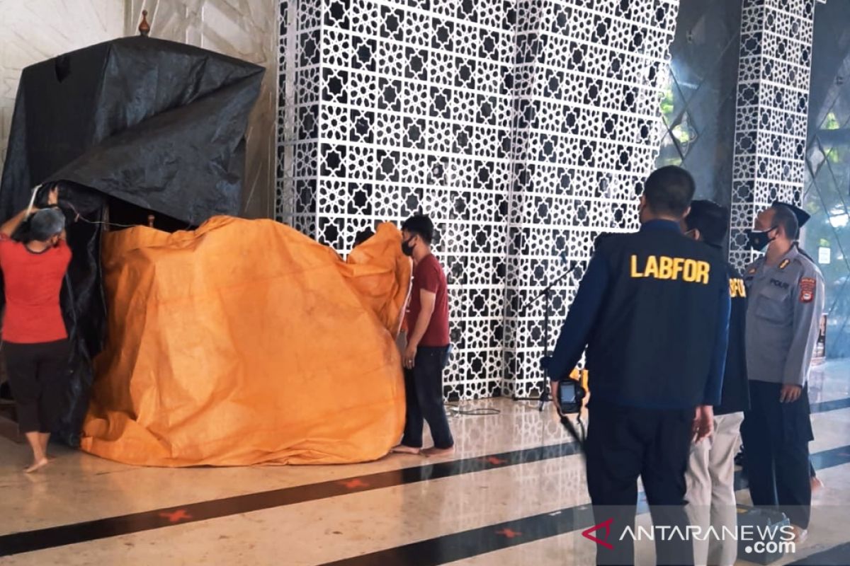Bakar mimbar masjid, pelaku dalam kejaran polisi